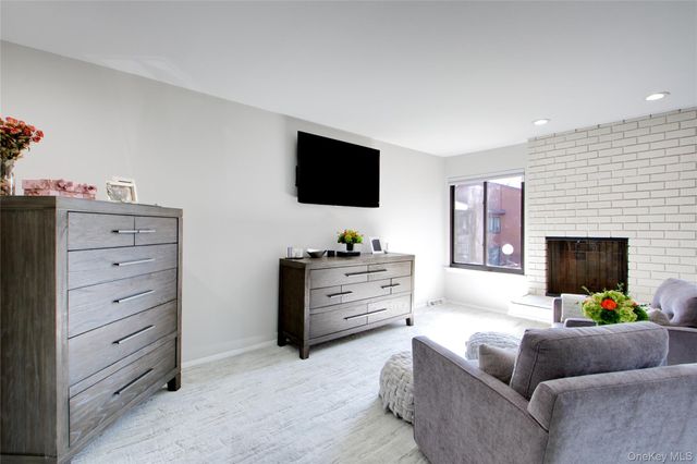 40 Cricket Club Drive, Roslyn, NY 11576