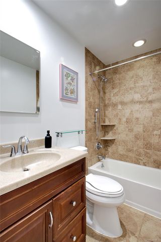 40 Cricket Club Drive, Roslyn, NY 11576