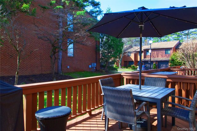 40 Cricket Club Drive, Roslyn, NY 11576