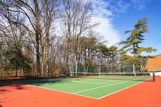 40 Cricket Club Drive, Roslyn, NY 11576