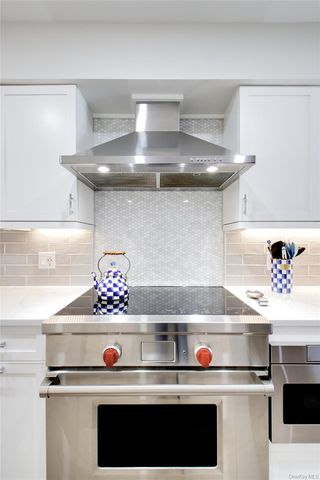 40 Cricket Club Drive, Roslyn, NY 11576