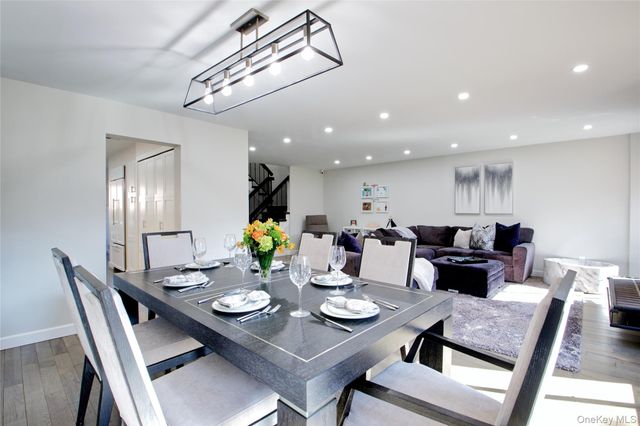 40 Cricket Club Drive, Roslyn, NY 11576