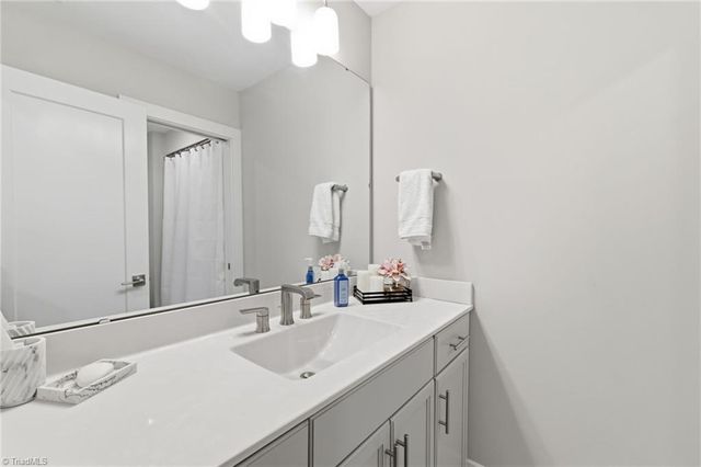 158 Medinah Drive, Winston-salem, NC 27107