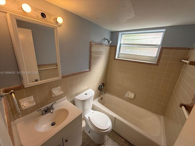 1646 NW 2nd St 2, Miami, FL 33125