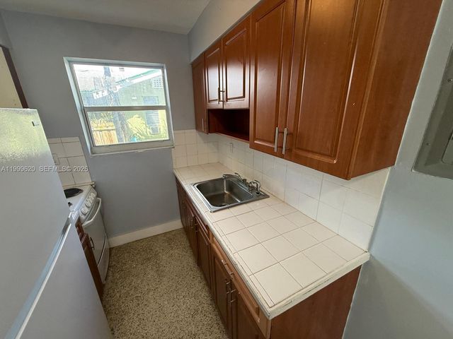 1646 NW 2nd St 2, Miami, FL 33125