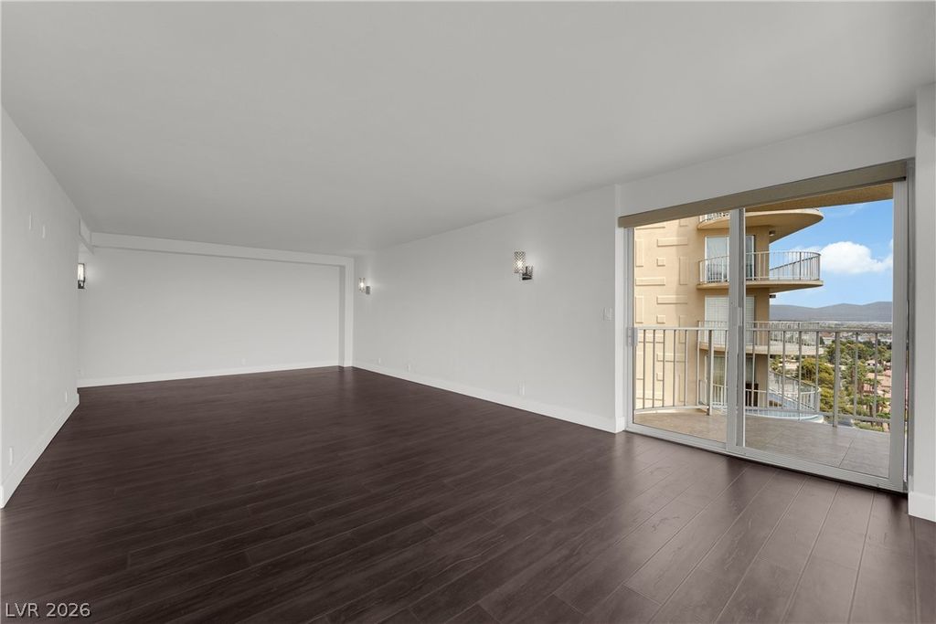 3111 Bel Air Drive 18F, Las Vegas, NV 89109 — photo 4