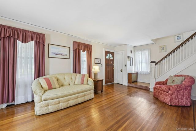 207 N Forest Avenue, Rockville Centre, NY 11570