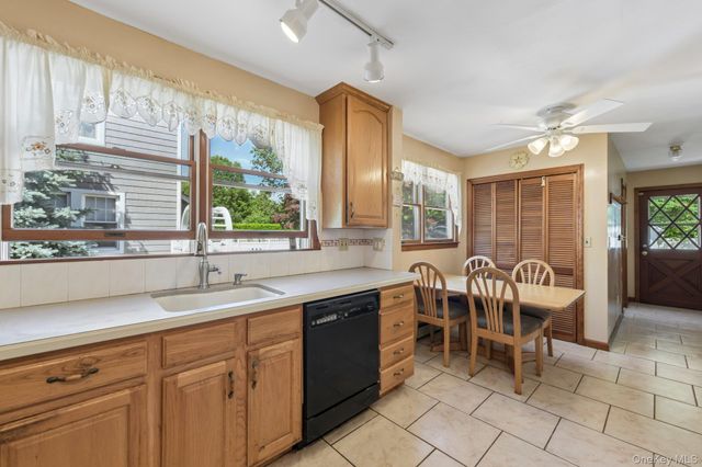 207 N Forest Avenue, Rockville Centre, NY 11570