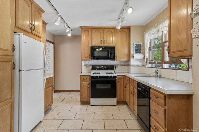207 N Forest Avenue, Rockville Centre, NY 11570