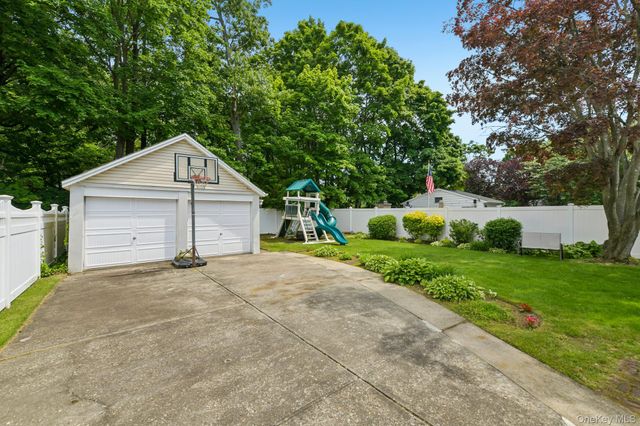 207 N Forest Avenue, Rockville Centre, NY 11570