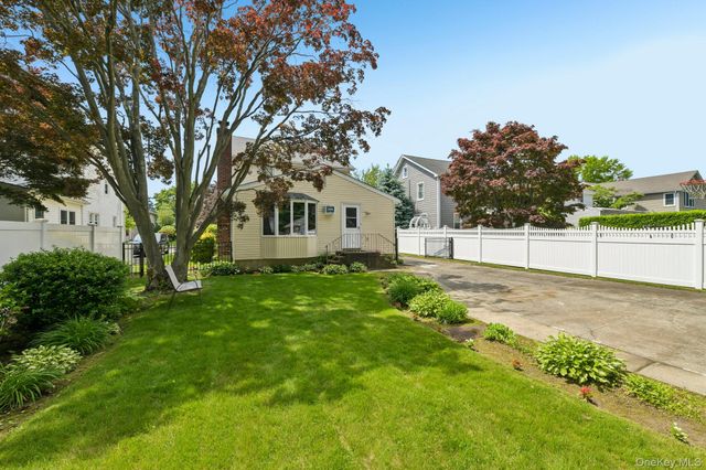 207 N Forest Avenue, Rockville Centre, NY 11570