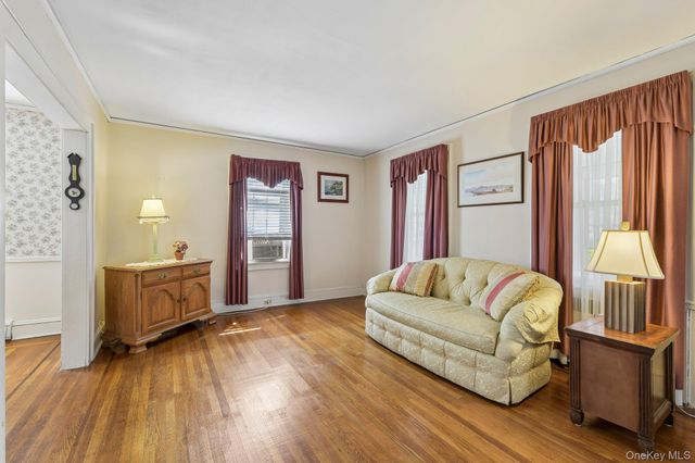 207 N Forest Avenue, Rockville Centre, NY 11570