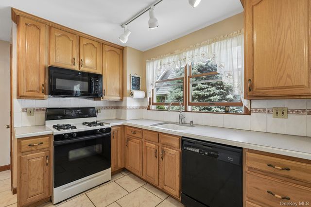 207 N Forest Avenue, Rockville Centre, NY 11570