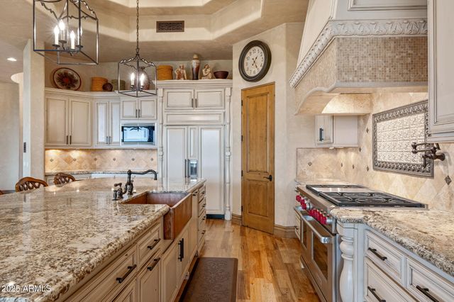 9161 E SUPERSTITION MOUNTAIN Drive, Gold Canyon, AZ 85118