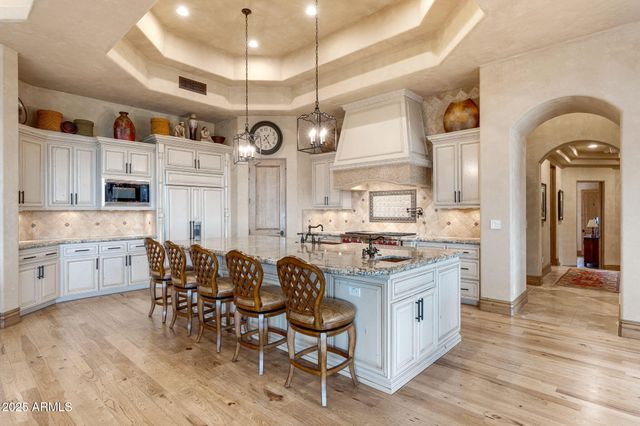 9161 E SUPERSTITION MOUNTAIN Drive, Gold Canyon, AZ 85118