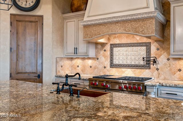 9161 E SUPERSTITION MOUNTAIN Drive, Gold Canyon, AZ 85118