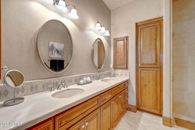 9161 E SUPERSTITION MOUNTAIN Drive, Gold Canyon, AZ 85118