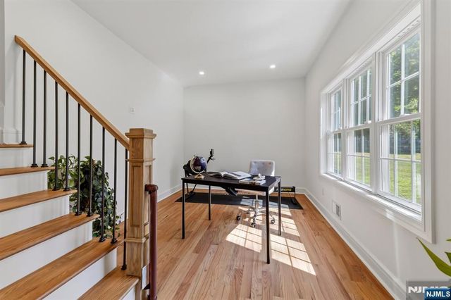28 Drake Lane, Upper Saddle River, NJ 07458