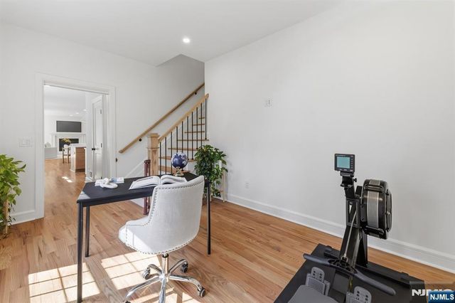 28 Drake Lane, Upper Saddle River, NJ 07458