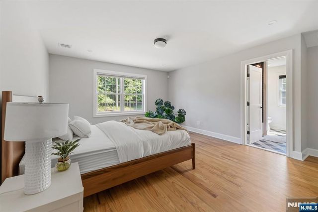 28 Drake Lane, Upper Saddle River, NJ 07458