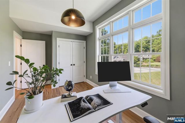 28 Drake Lane, Upper Saddle River, NJ 07458