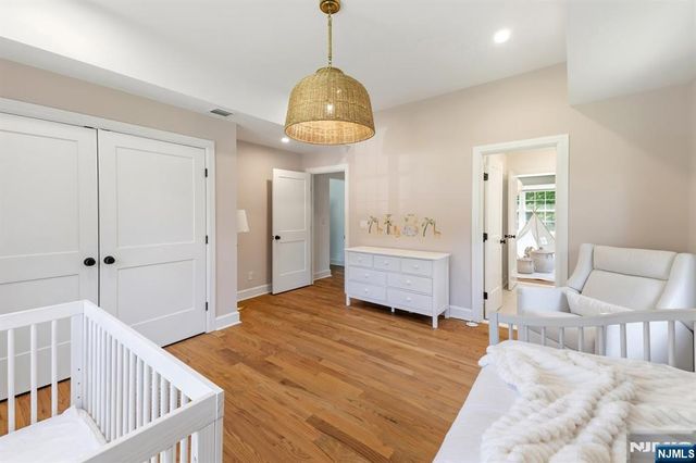 28 Drake Lane, Upper Saddle River, NJ 07458