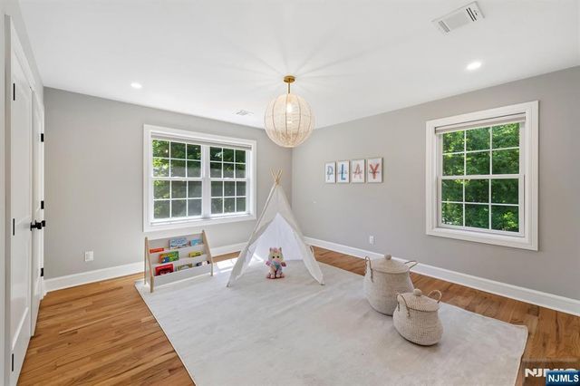 28 Drake Lane, Upper Saddle River, NJ 07458