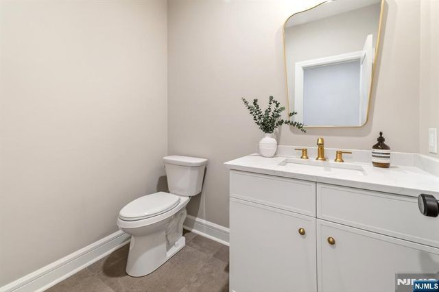 28 Drake Lane, Upper Saddle River, NJ 07458