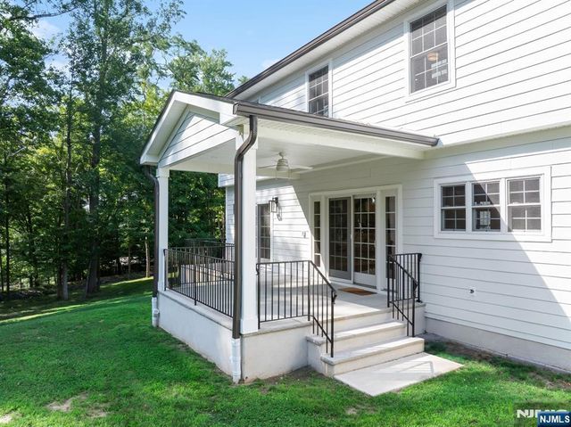 28 Drake Lane, Upper Saddle River, NJ 07458