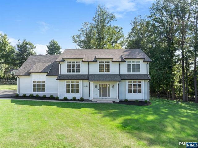 28 Drake Lane, Upper Saddle River, NJ 07458