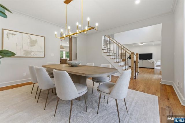 28 Drake Lane, Upper Saddle River, NJ 07458
