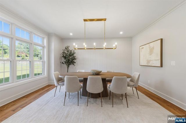 28 Drake Lane, Upper Saddle River, NJ 07458