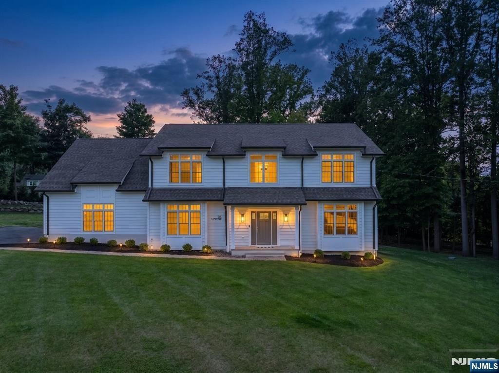 28 Drake Lane, Upper Saddle River, NJ 07458