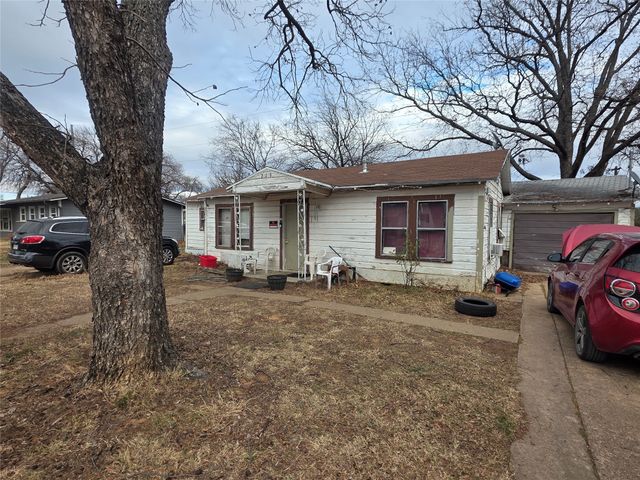 213 Pennsylvania Avenue, Graham, TX 76450