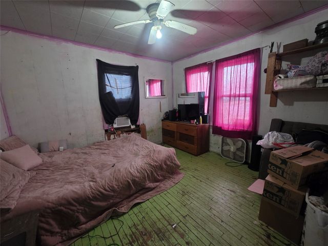 213 Pennsylvania Avenue, Graham, TX 76450