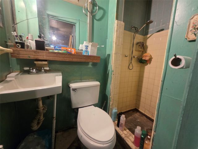 213 Pennsylvania Avenue, Graham, TX 76450