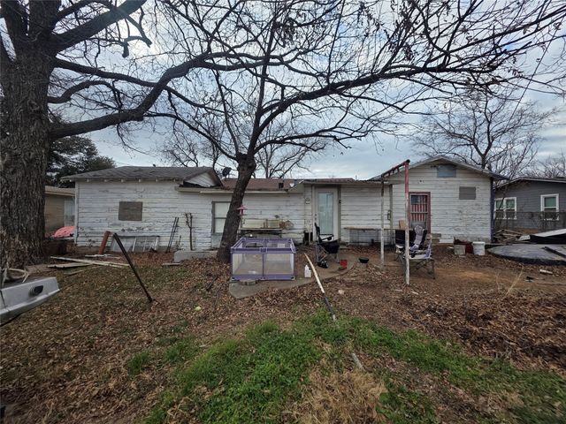 213 Pennsylvania Avenue, Graham, TX 76450