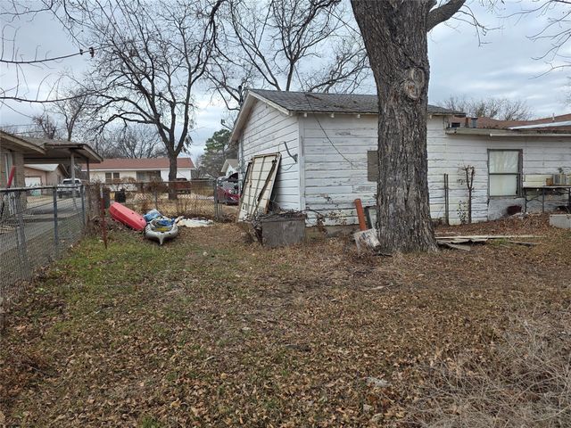 213 Pennsylvania Avenue, Graham, TX 76450