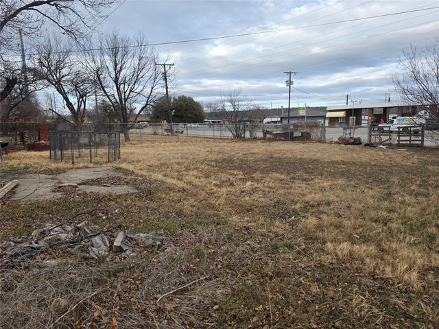 213 Pennsylvania Avenue, Graham, TX 76450