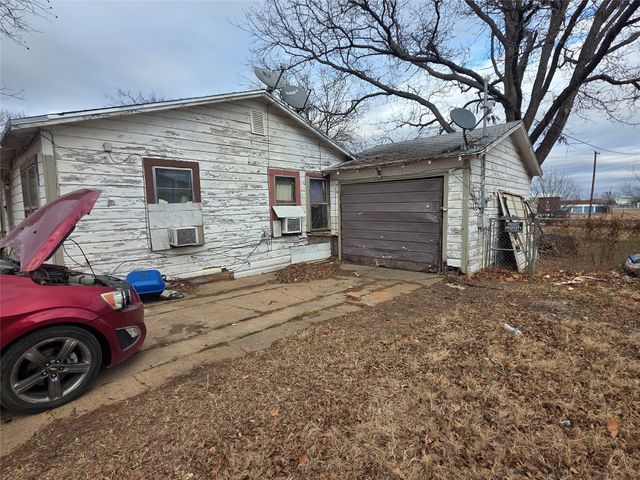 213 Pennsylvania Avenue, Graham, TX 76450