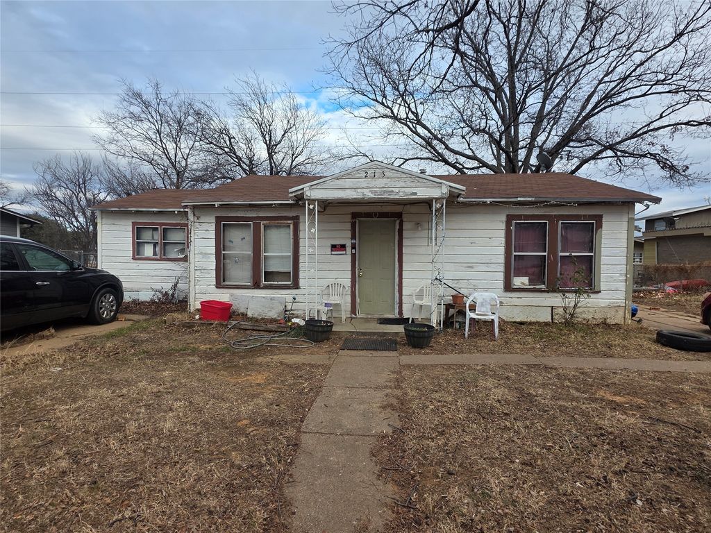 213 Pennsylvania Avenue, Graham, TX 76450