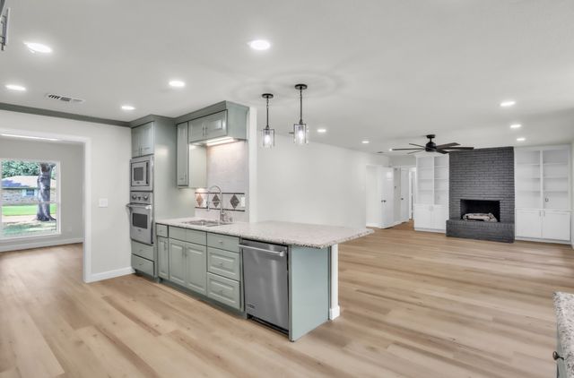 729 Surrey Circle, Grand Prairie, TX 75050