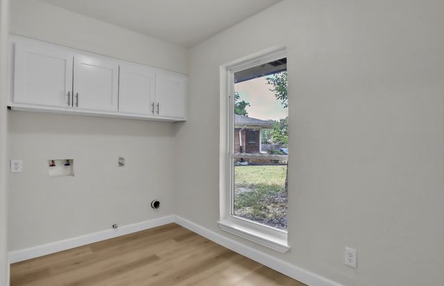 729 Surrey Circle, Grand Prairie, TX 75050