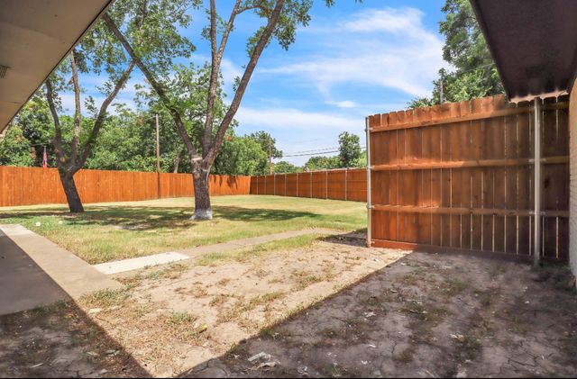 729 Surrey Circle, Grand Prairie, TX 75050