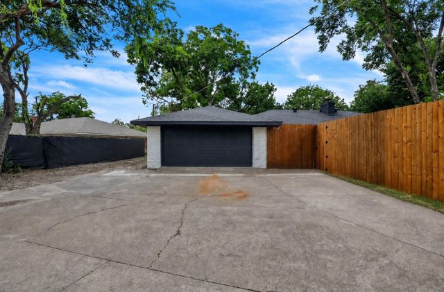 729 Surrey Circle, Grand Prairie, TX 75050