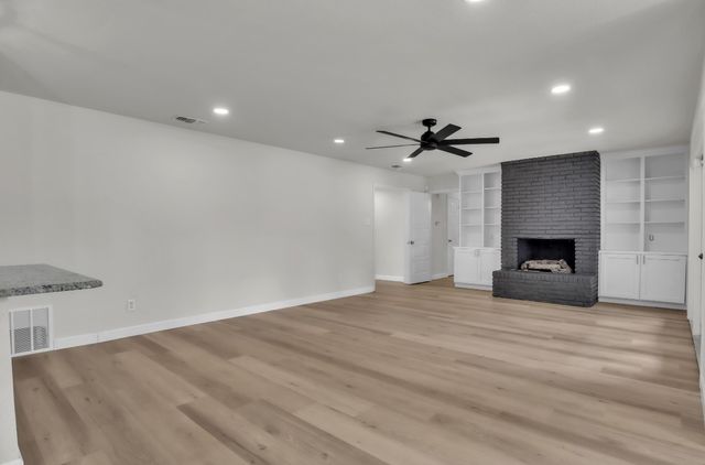 729 Surrey Circle, Grand Prairie, TX 75050