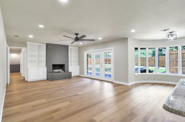 729 Surrey Circle, Grand Prairie, TX 75050