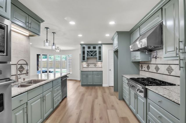 729 Surrey Circle, Grand Prairie, TX 75050