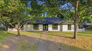 729 Surrey Circle, Grand Prairie, TX 75050