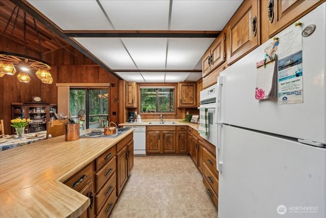 10606 Olympic Drive, Anderson Island, WA 98303